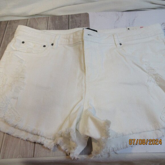 VINTAGE~ JOE BOXER WHITE DISTRESSED ~CROCHET LACE JEAN SHORTS JUNIORS SIZE 11 - Picture 1 of 9